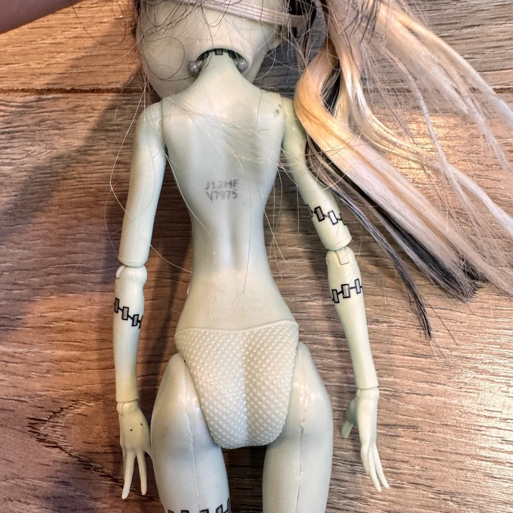 Monster High Frankie Stein Dead Tired Doll‎ Light Green Skin Stitched Details